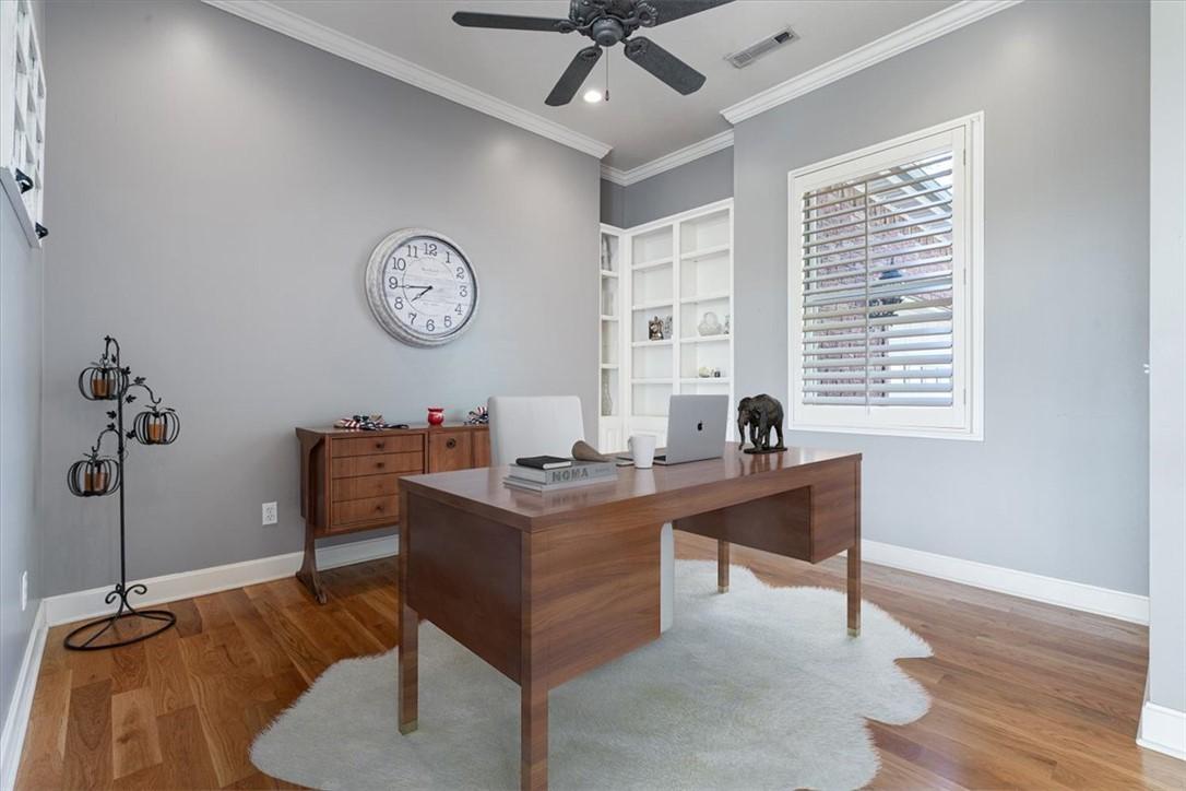 Image 4: This home office is a perfect place to take care o