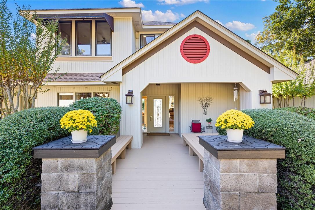 Image 2: Inviting Entry