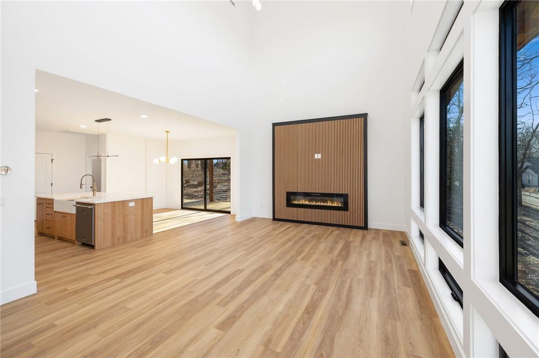 Image 2: Cathedral ceilings in the living area makes the ro