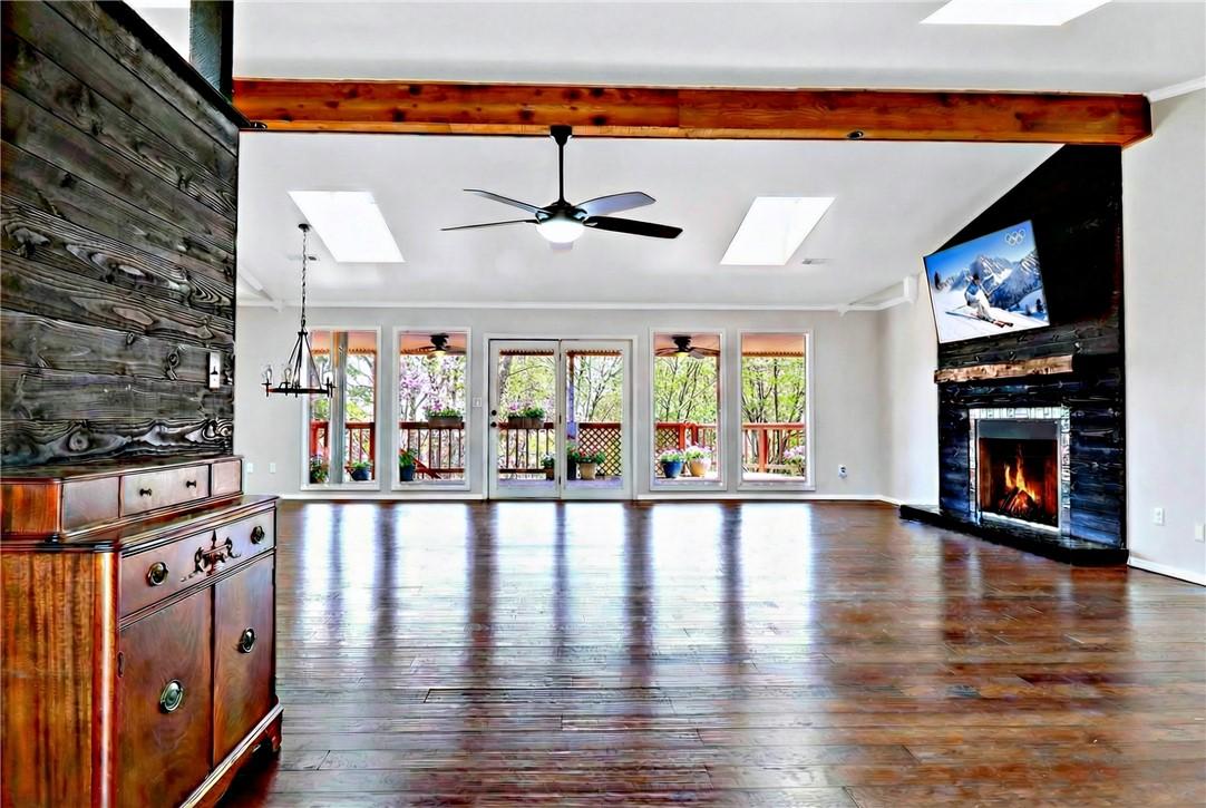 Image 2: Living room