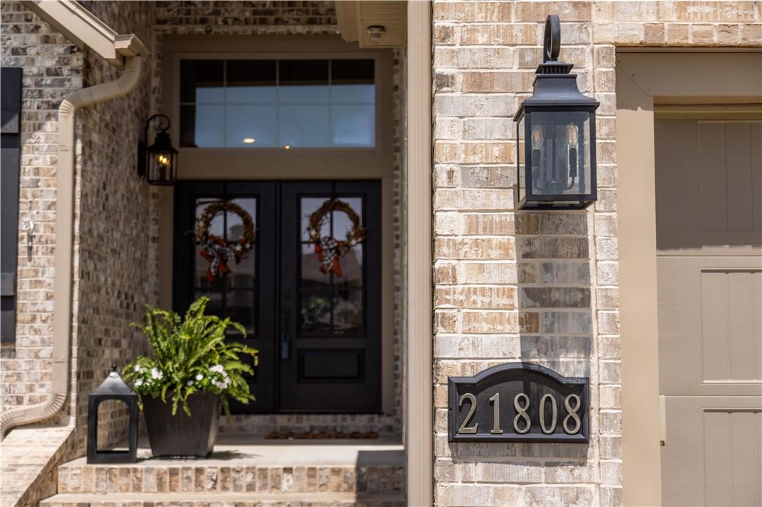 Image 2: Front of home detail