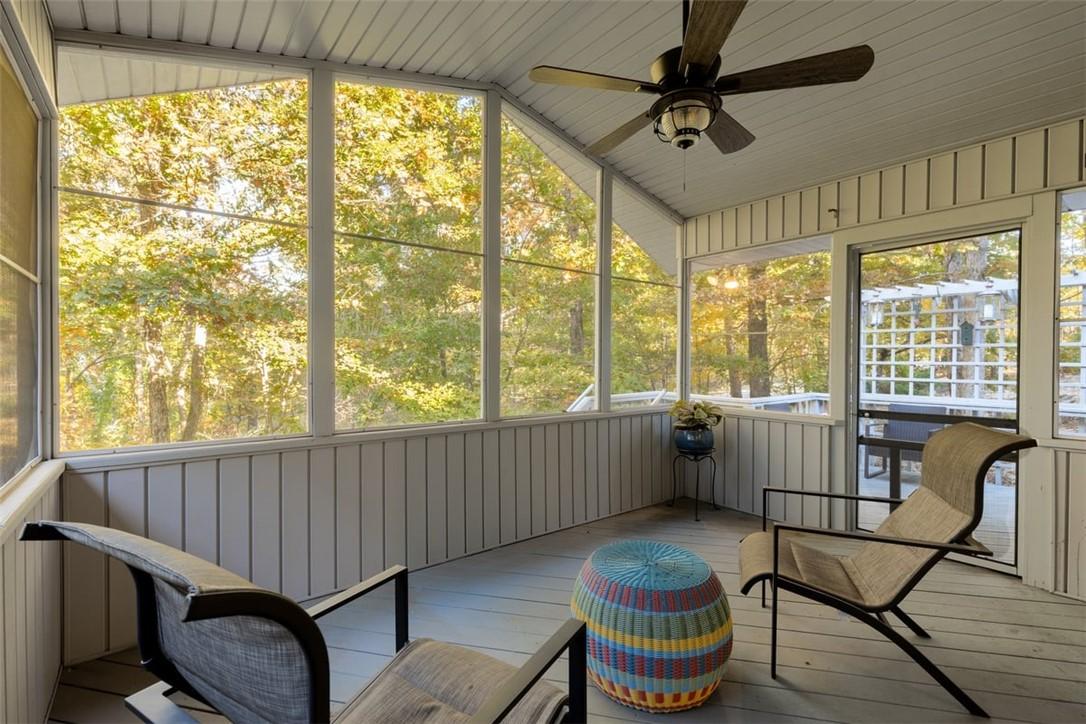 Image 4: Screened in Porch to watch the seasons