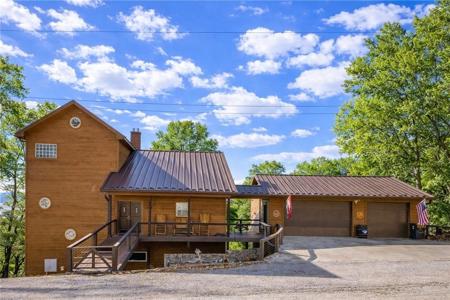 21413 Lakeview Drive