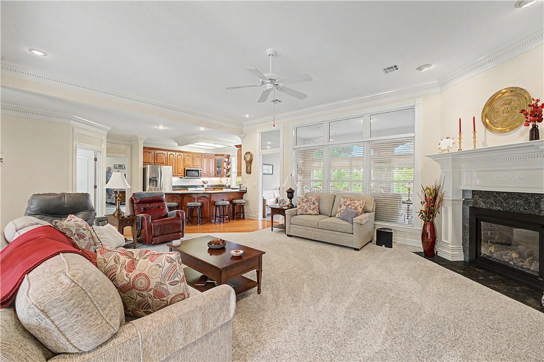 Image 3: Open Floor Plan...