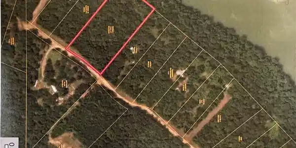 Image 3: Aerial Survey Map. Indicating property boundaries