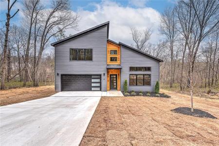117 Kinross Drive