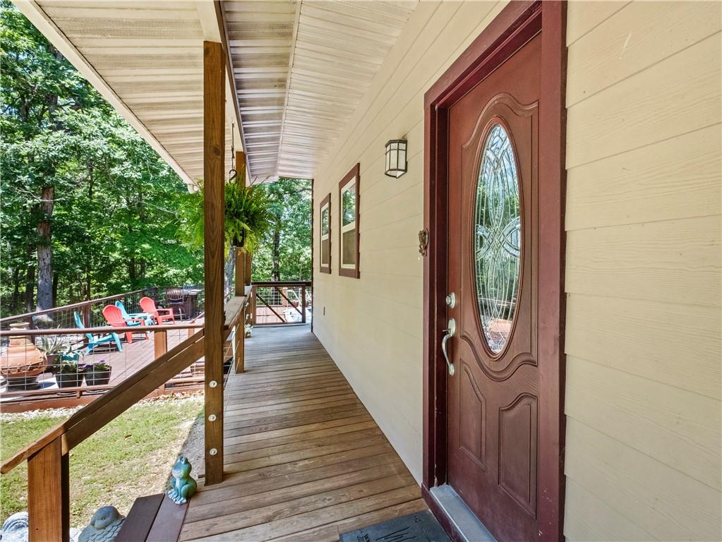 Image 3: Covered front porch to pool area