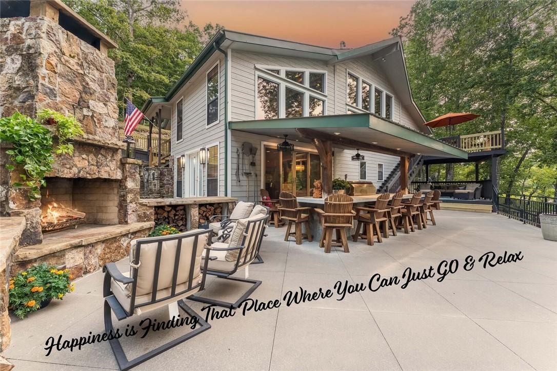 Image 3: Lake side with two other porches.