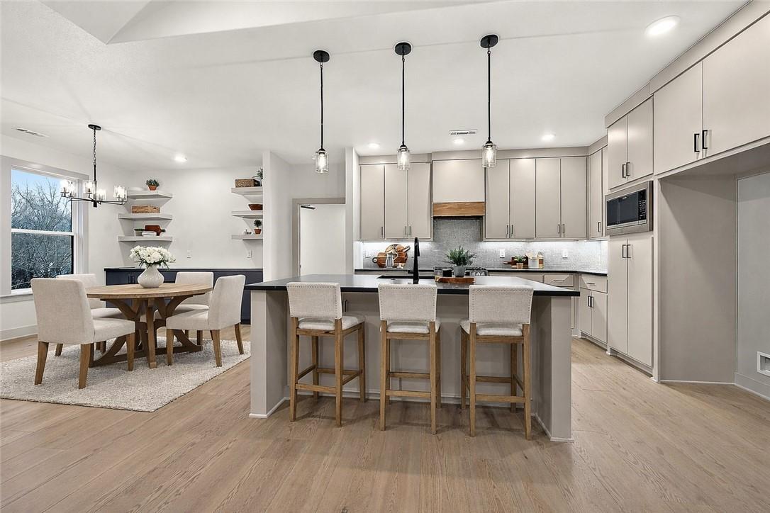 Image 3: Virtually staged photo