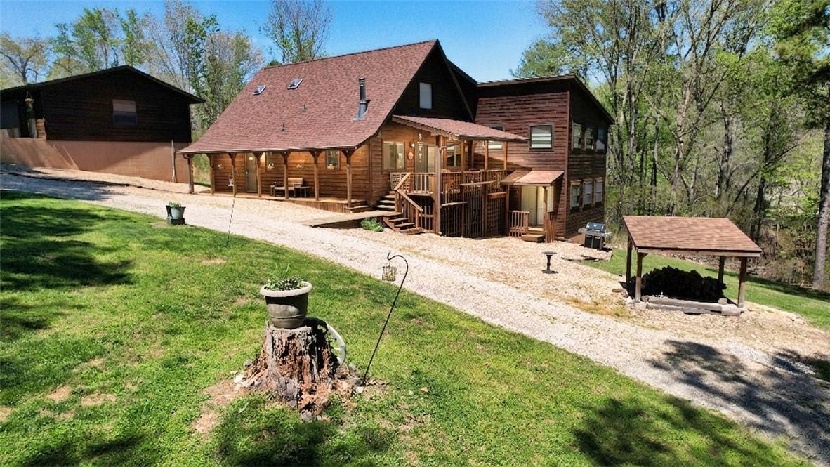 Image 2: Welcome home to your private lake retreat!