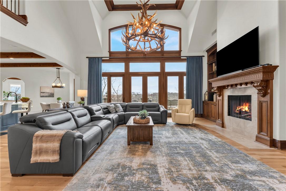 Image 3: Beautiful views of lake and pool from large Living