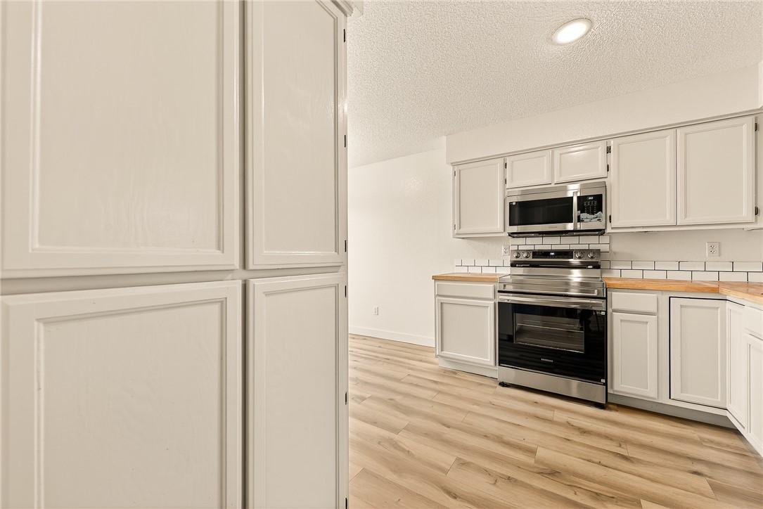 Image 4: Eat-In Kitchen featuring all new stainless steel a