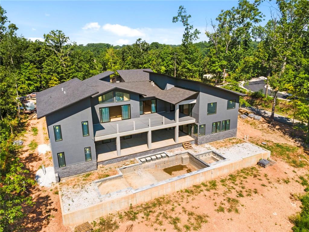 Image 3: Two Level Home with over 2,000sqft of Outdoor spac