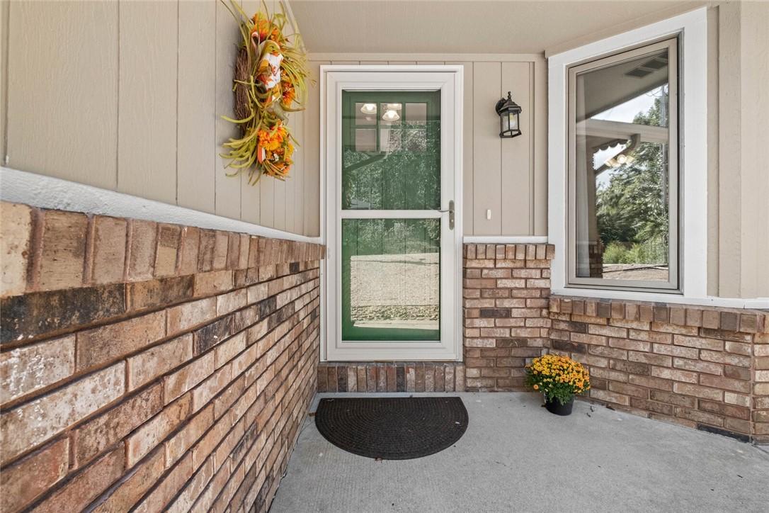 Image 4: Charming covered porch