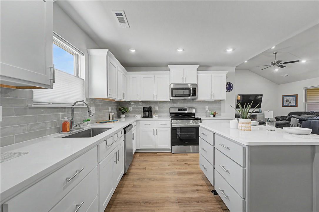 Image 3: Kitchen with stainless steel appliances, open floo