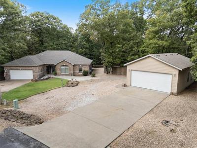 14 Lochgilphead Lane