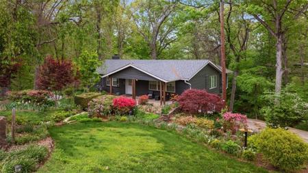 821 Lakeview Drive