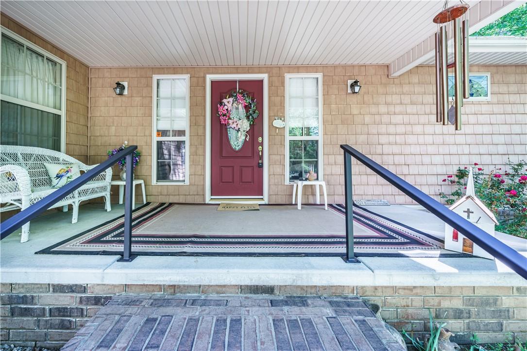Image 3: Front Porch (Covered)