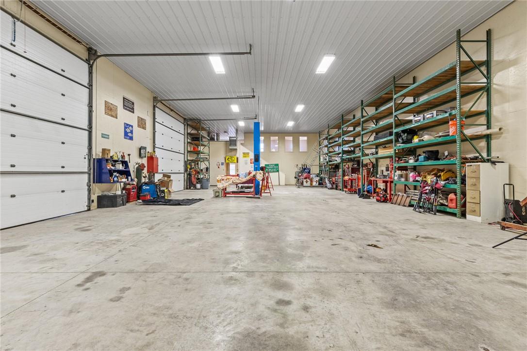 Image 4: View of garage