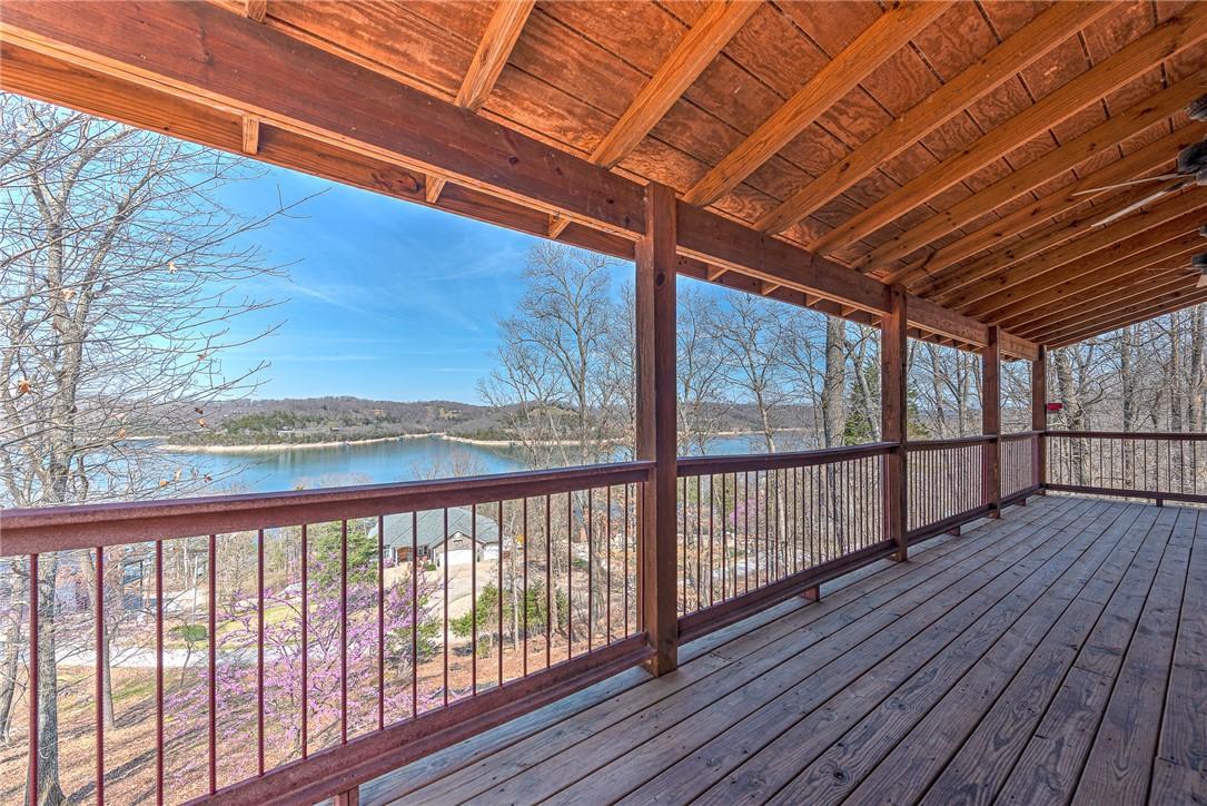 Image 2: Unobstructed year-round lake views.
