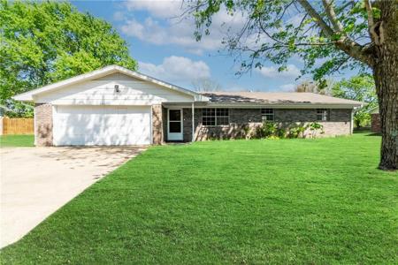 662 S Lake Sequoyah Drive