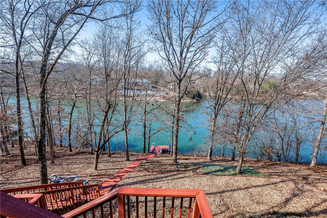 Image 4: Easy slope and walk to lake and your own dock