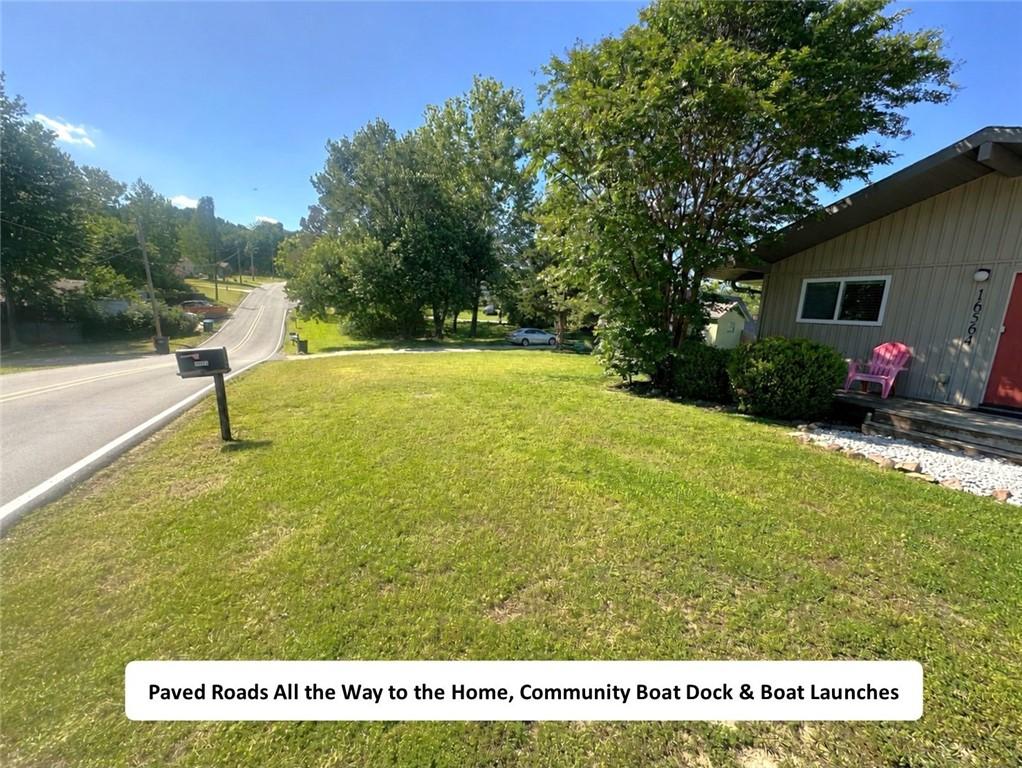 Image 4: Paved roads all the way to the home, community boa