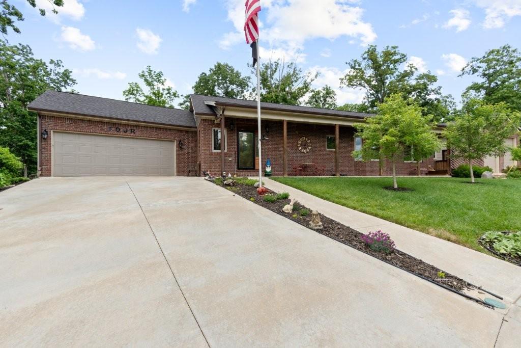 Image 3: Manicured landscaping