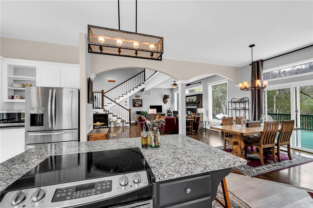 Image 3: Remain part of the party in your open, spacious ki