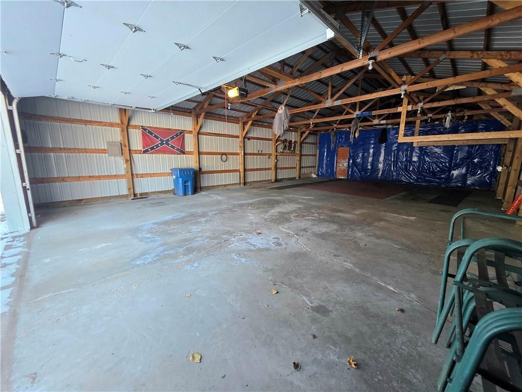 Image 3: 60x30 unheated area for vehicles, boats, and toys.