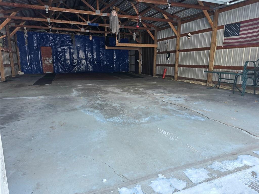 Image 4: Backside has insulation to the heated workshop/sto