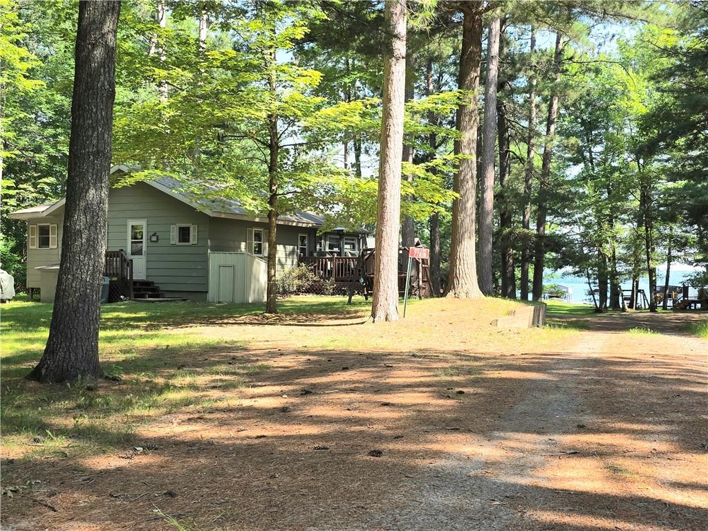 Image 2: Cabin is on 0.48 acres with no restrictions.