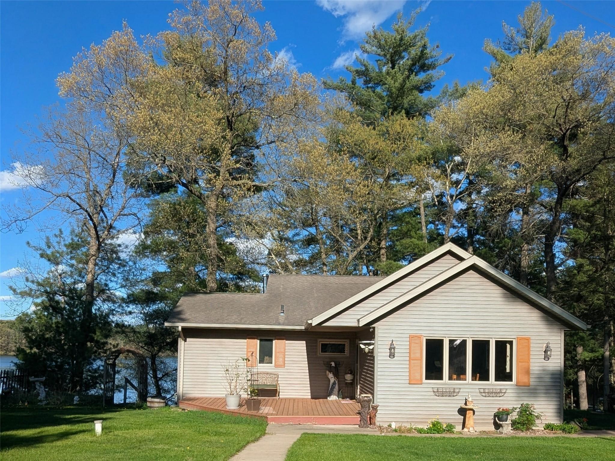 Image 1: 3-bed, 2-bath Prairie Lake home with 1-bed, 1-bath