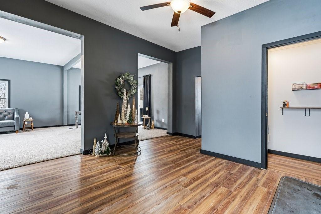 Image 4: Entry way from the front door