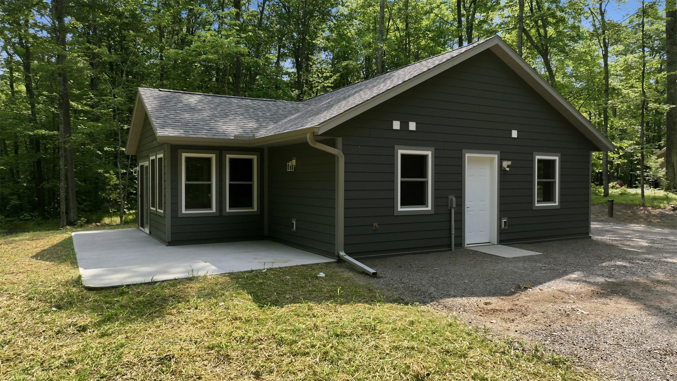 Image 1: Situated on 1.75 acres, just 15 minutes east of Ha