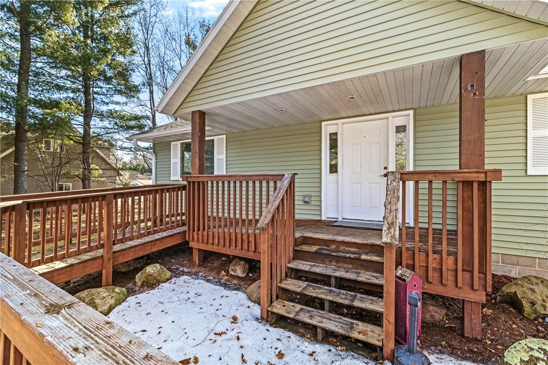 Image 4: Enjoy a covered front porch.
