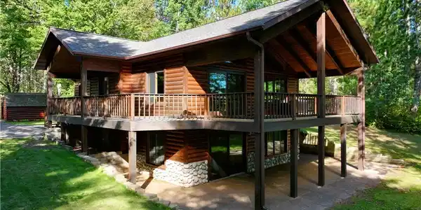 8812 E Flowage Lane