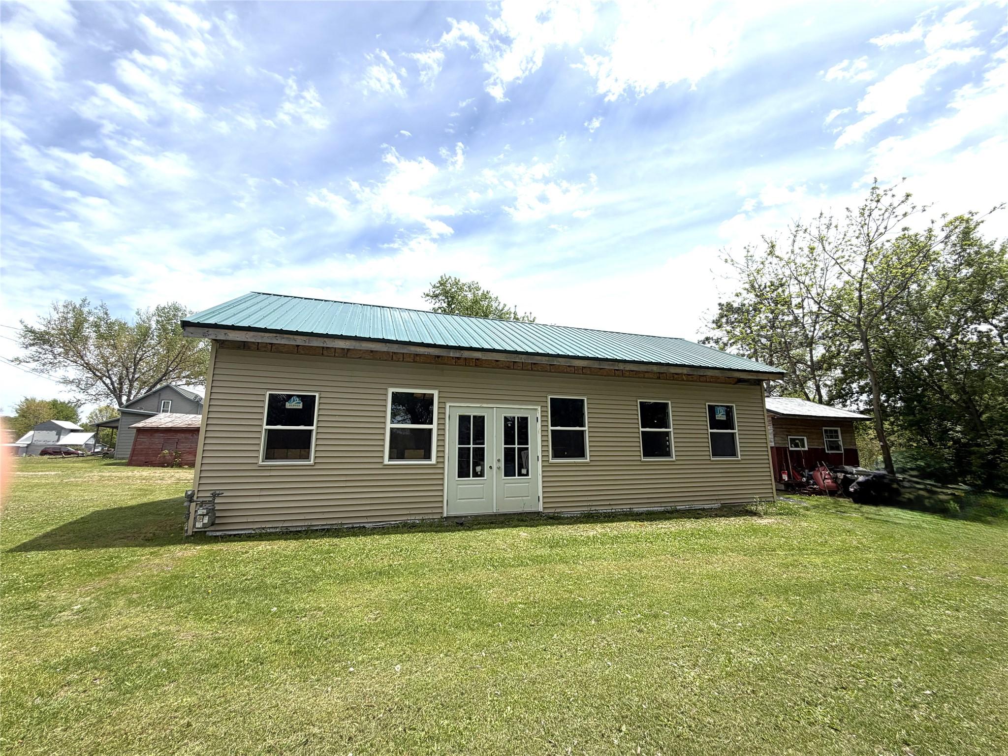 Image 3: Natural Gas installed at house corner