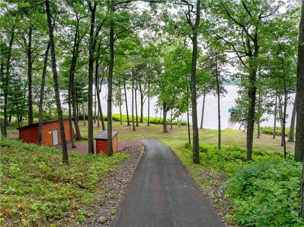 Image 4: Paved road down to the lakfront