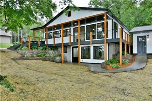 3732 W Hillcrest Ln.