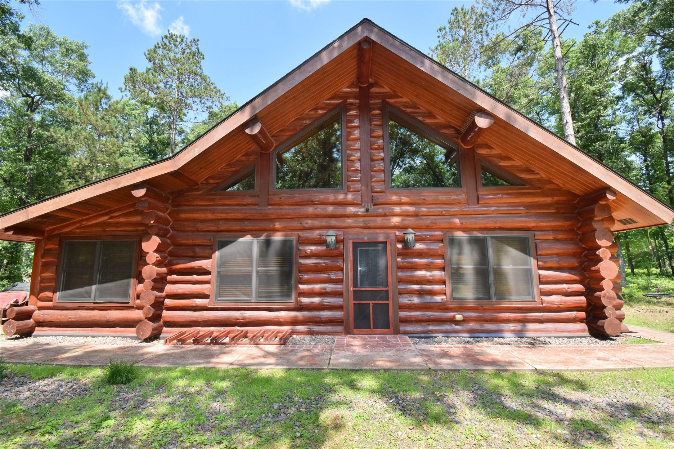 Image 3: A True Northwoods Retreat