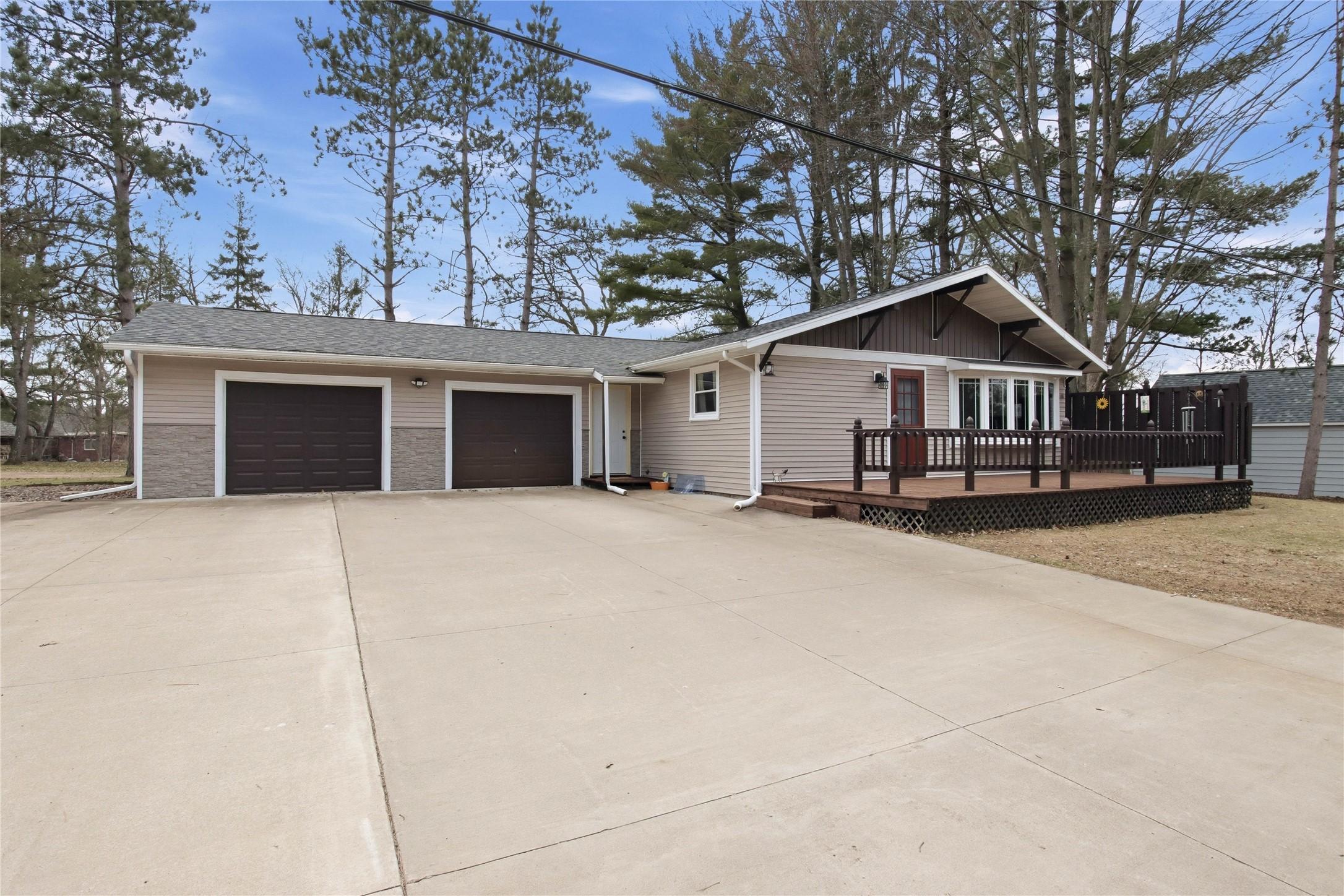 Image 2: Large concrete driveway accommodates extra parking