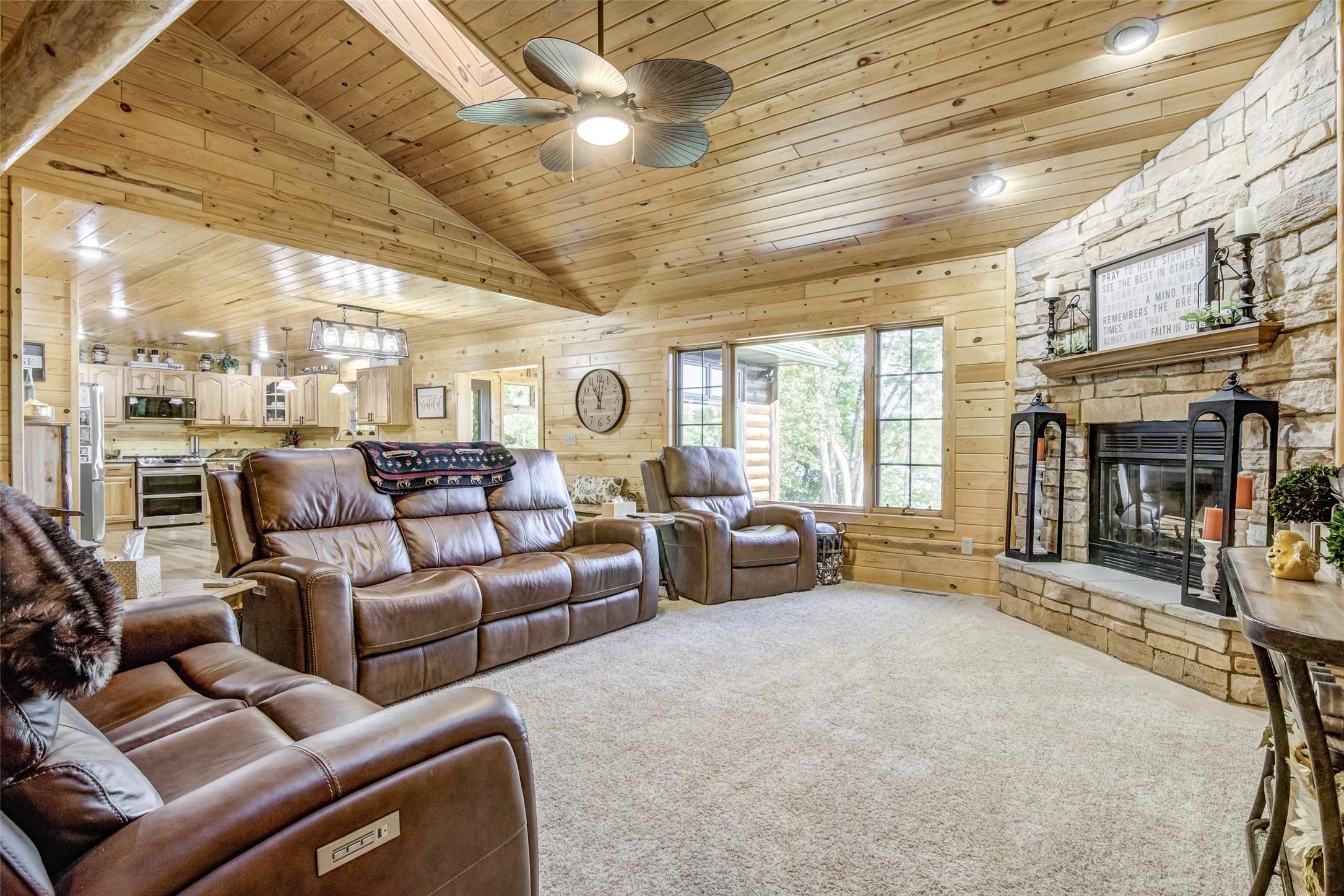 Image 3: Living room