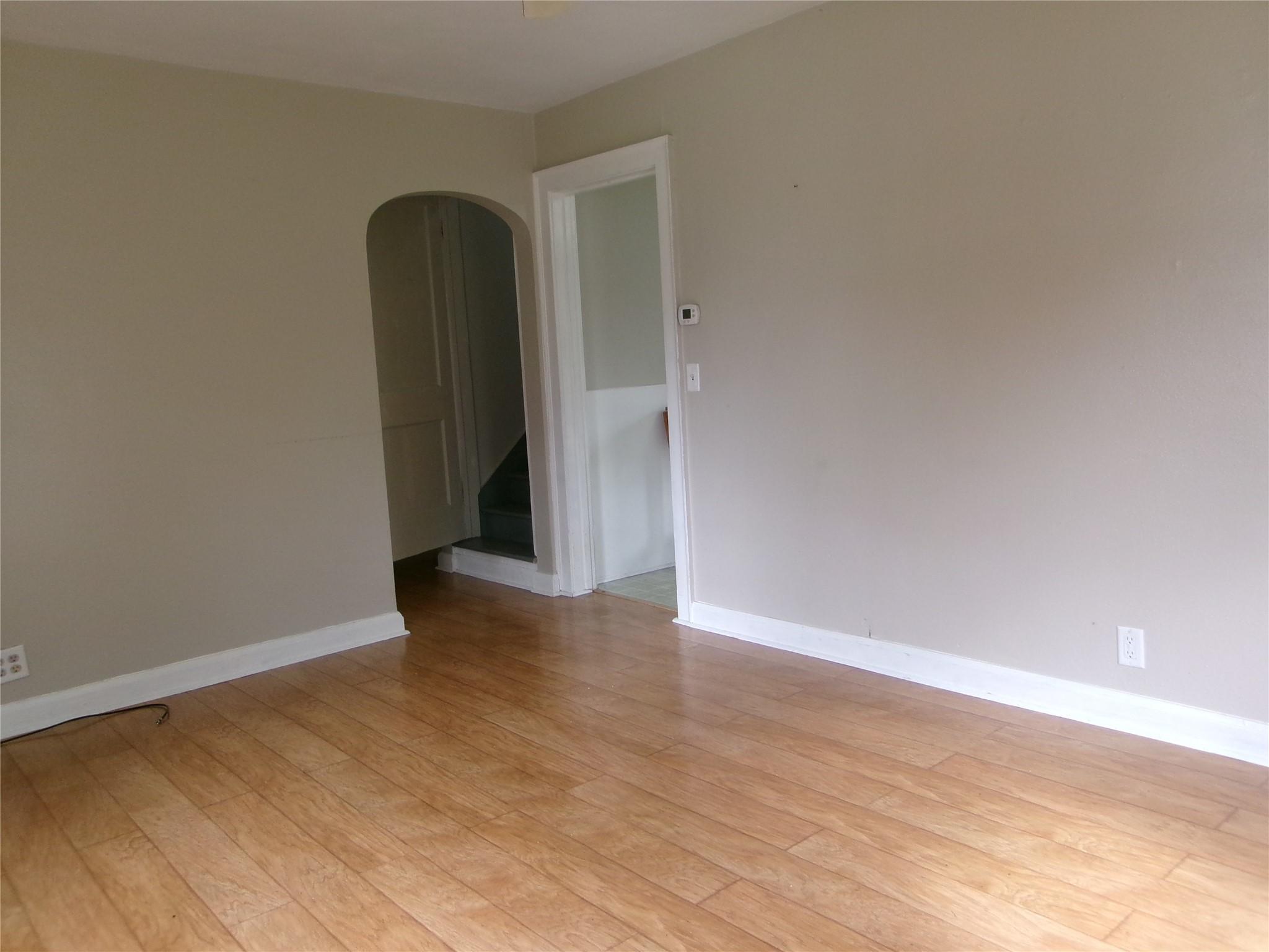 Image 4: living room