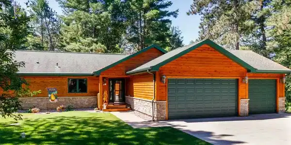 8810 E Flowage Lane