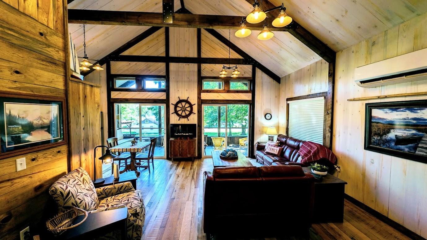 Image 4: Main Cabin 4