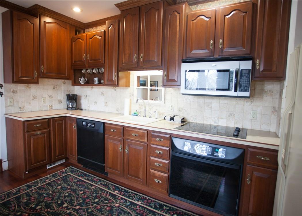 Image 3: Kitchen