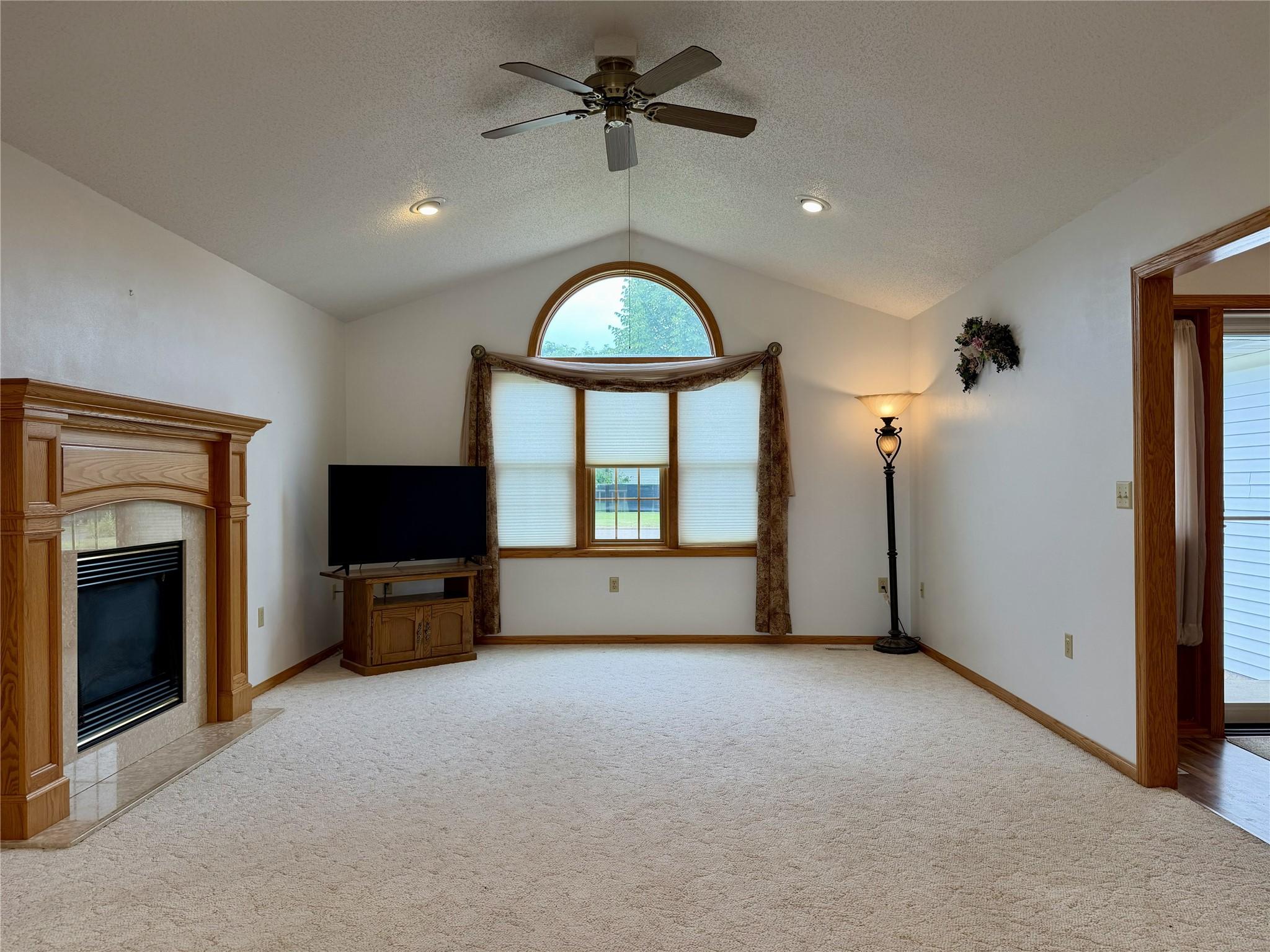 Image 3: Living Room