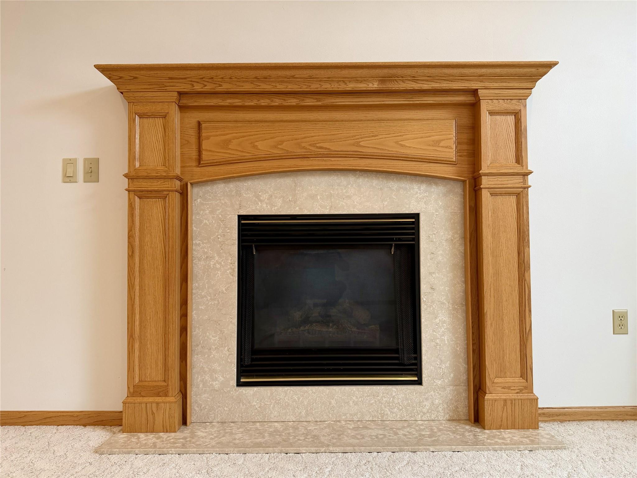 Image 4: Gas fireplace in living room