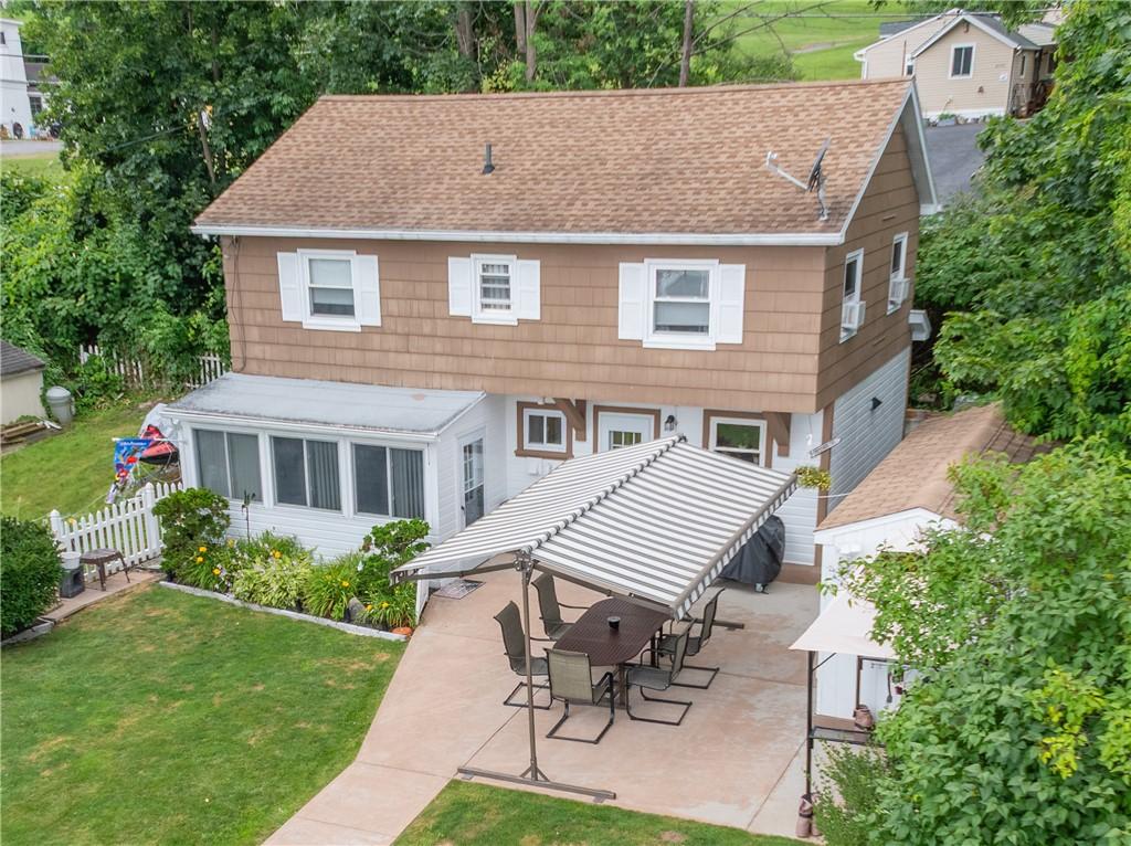 Image 3: Covered patio